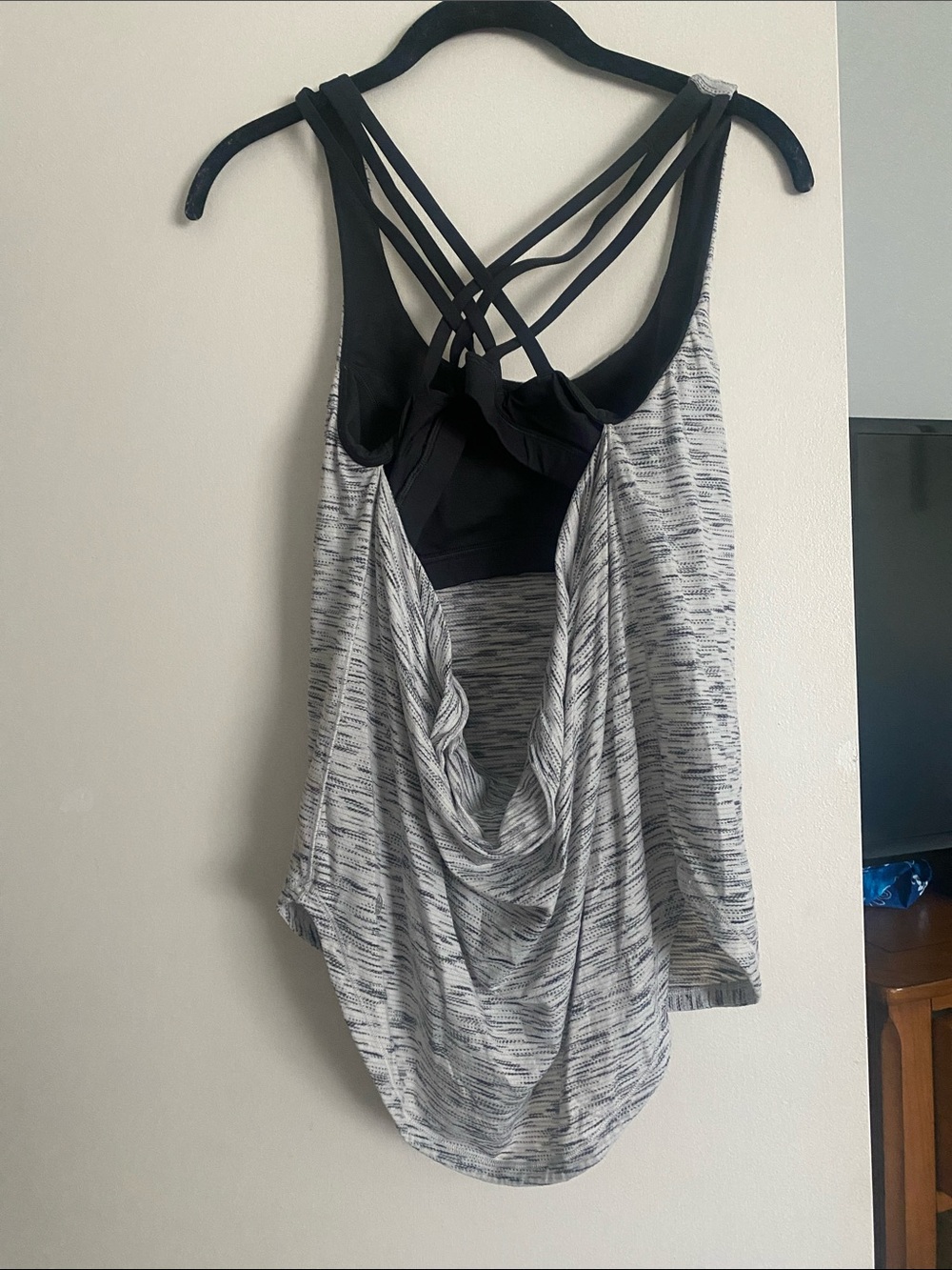 Lululemon tank size 6